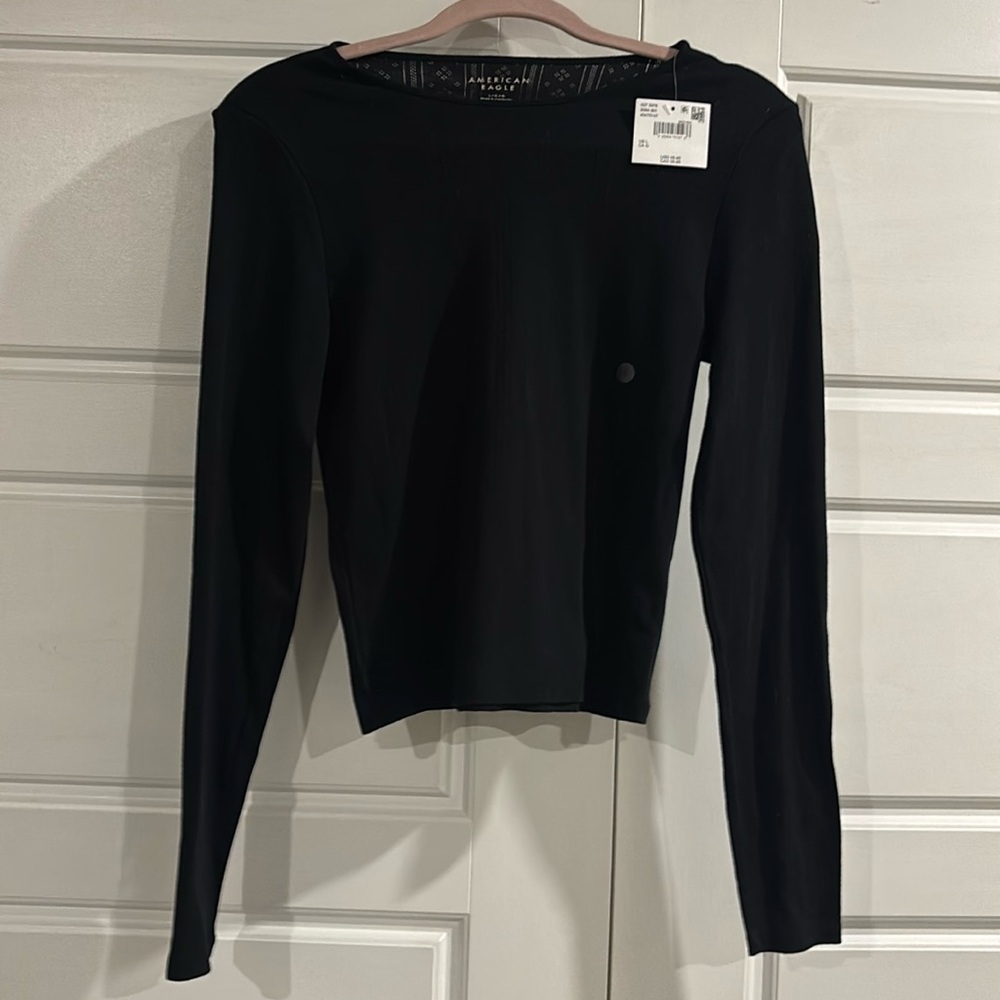 NWT women’s American Eagle black tshirt